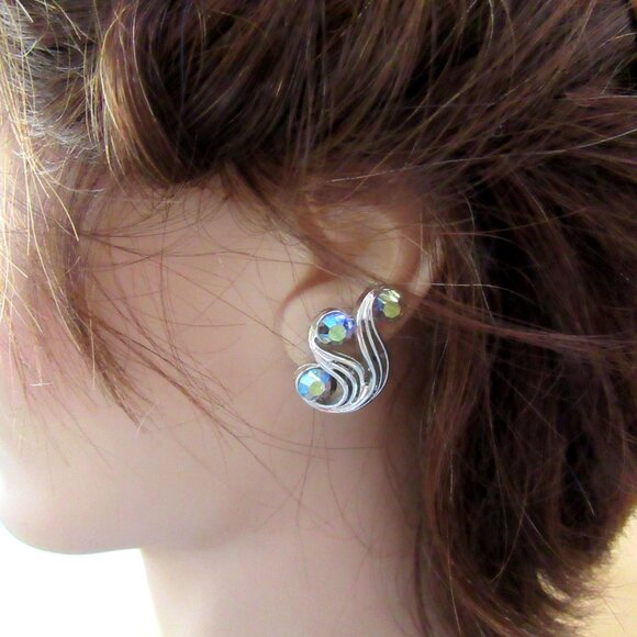 Vintage silver tone swirl clip on earrings with blue aurora borealis rhinestone - Picture 2 of 5